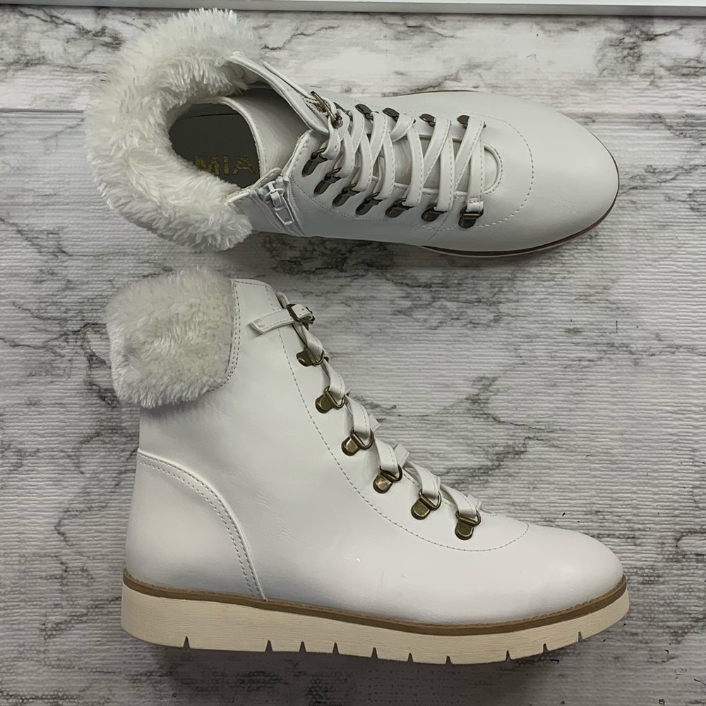 NWOT Mia White Combat Faux Fur Cuff Boots - Picture 4 of 10